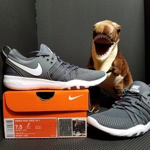 NEW Nike Free TR 7